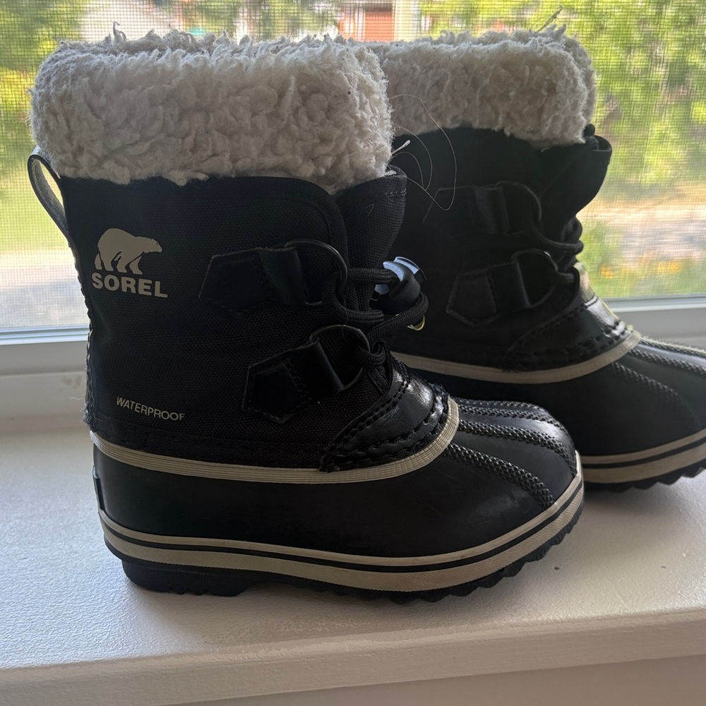 Sorel Kids Black Waterproof Snow Boots with Sherpa Cuff